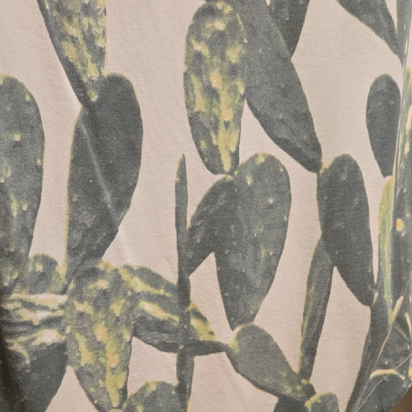 lululemon athletica Cream and Green Botanical Long Sleeve Tee - Picture 5 of 6